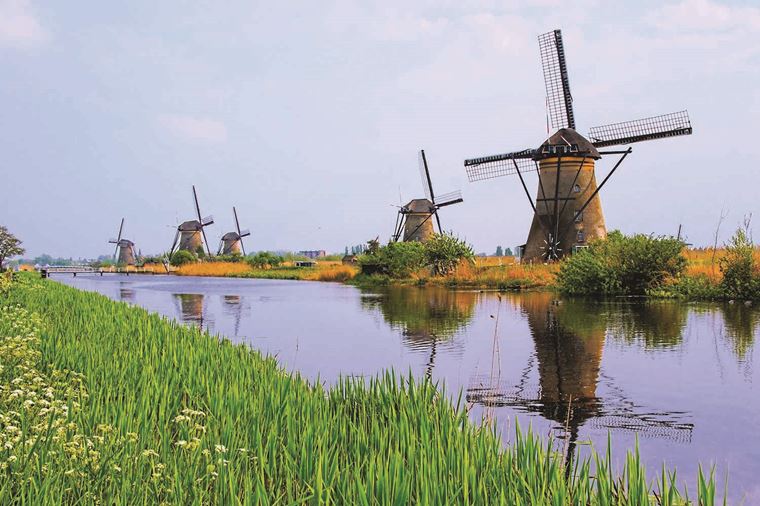 /Assets/Desktop/CruiseGallery/Thumb/TulipTime_HOL_Kinderkijk_windmills_ss_197888846_gallery.jpg
