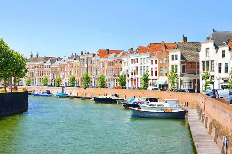 /Assets/Desktop/CruiseGallery/Thumb/TulipTime_NETHERLANDS_Middelburg_shutterstock_422869759_gallery.jpg