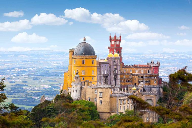 /Assets/Desktop/CruiseGallery/Thumb/enticingdouro_Portugal_Sintra_PalacedaPena_ss_219148864_gallery.jpg