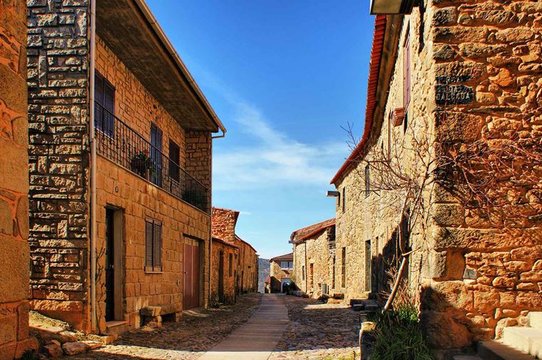 /Assets/Desktop/CruiseGallery/Thumb/enticingdouro_portugal_castelorodrigo_ss_263838689_gallery.jpg
