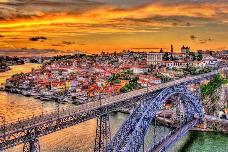 /Assets/Desktop/CruiseGallery/Thumb/enticingdouro_portugal_porto_ss_350396054_gallery.jpg