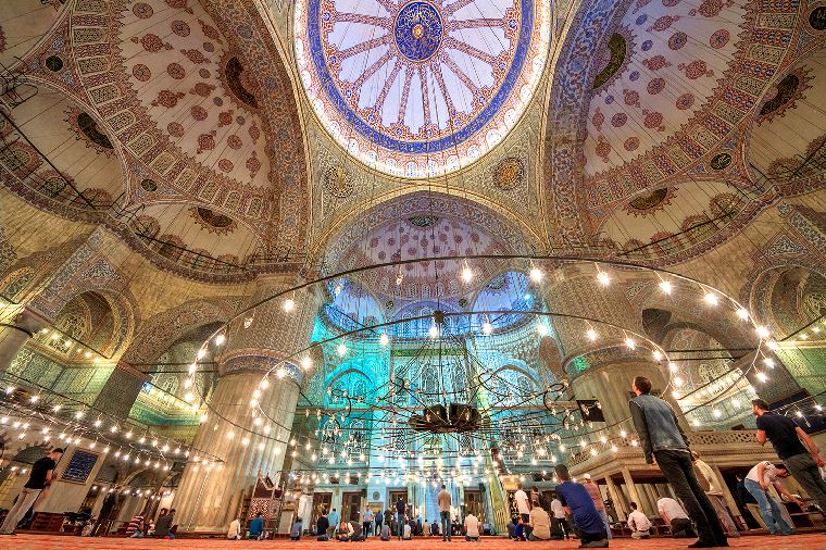 /Assets/Desktop/CruiseGallery/Thumb/gemsofsoutheasteurope_Istanbul_Interior_BlueMosque_get849604668_gallery.jpg